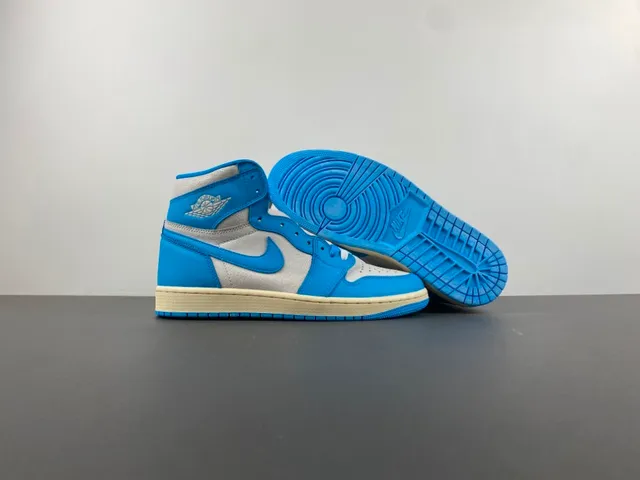 Tênis de basquete Air Jordan 1 cano alto azul e cinza 12