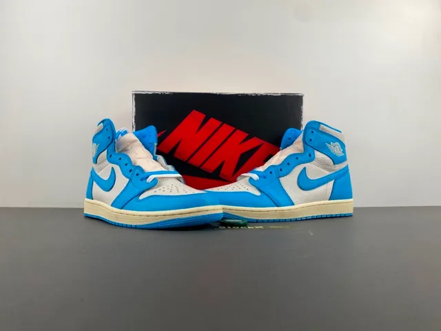 Tênis de basquete Air Jordan 1 cano alto azul e cinza 13