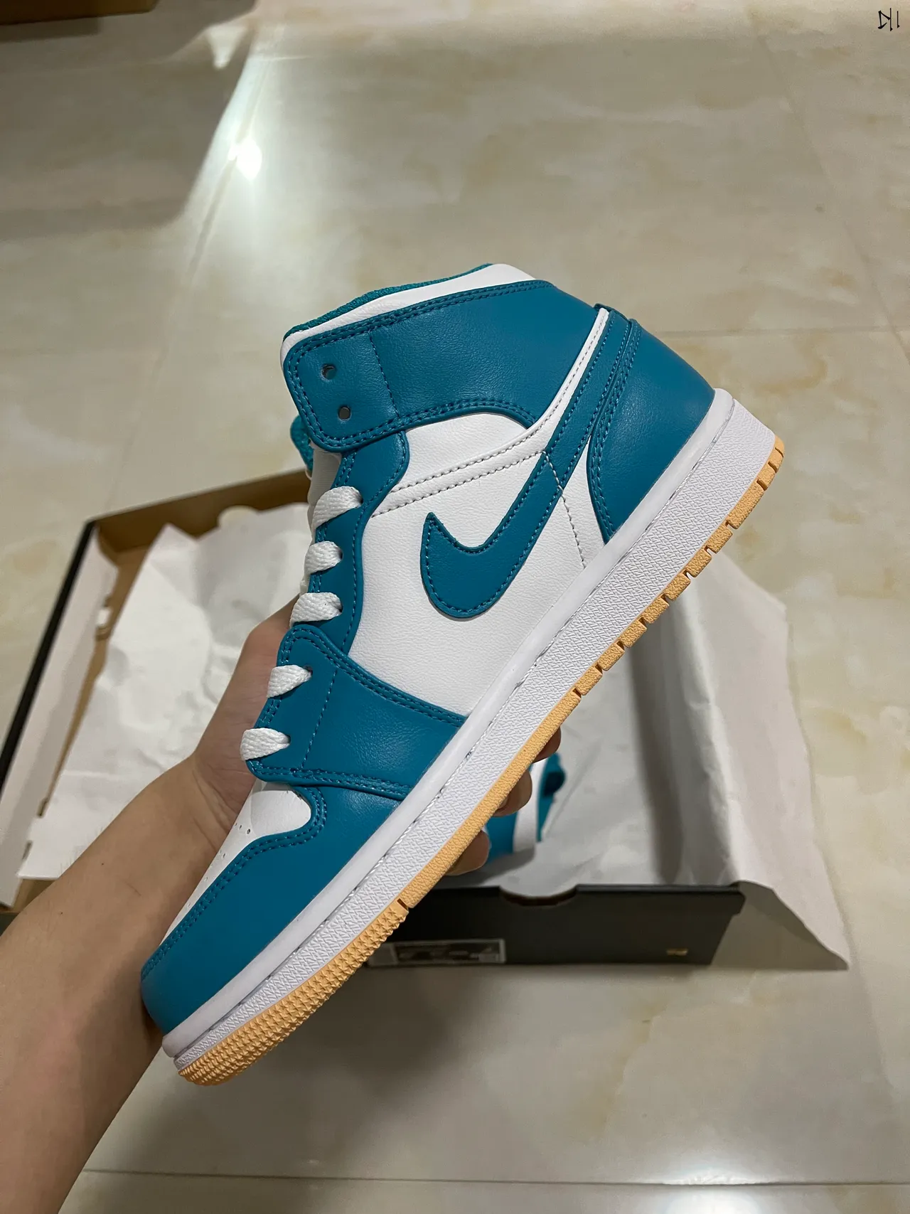 Tênis de basquete Air Jordan 1 Mid verde-azulado e branco 5