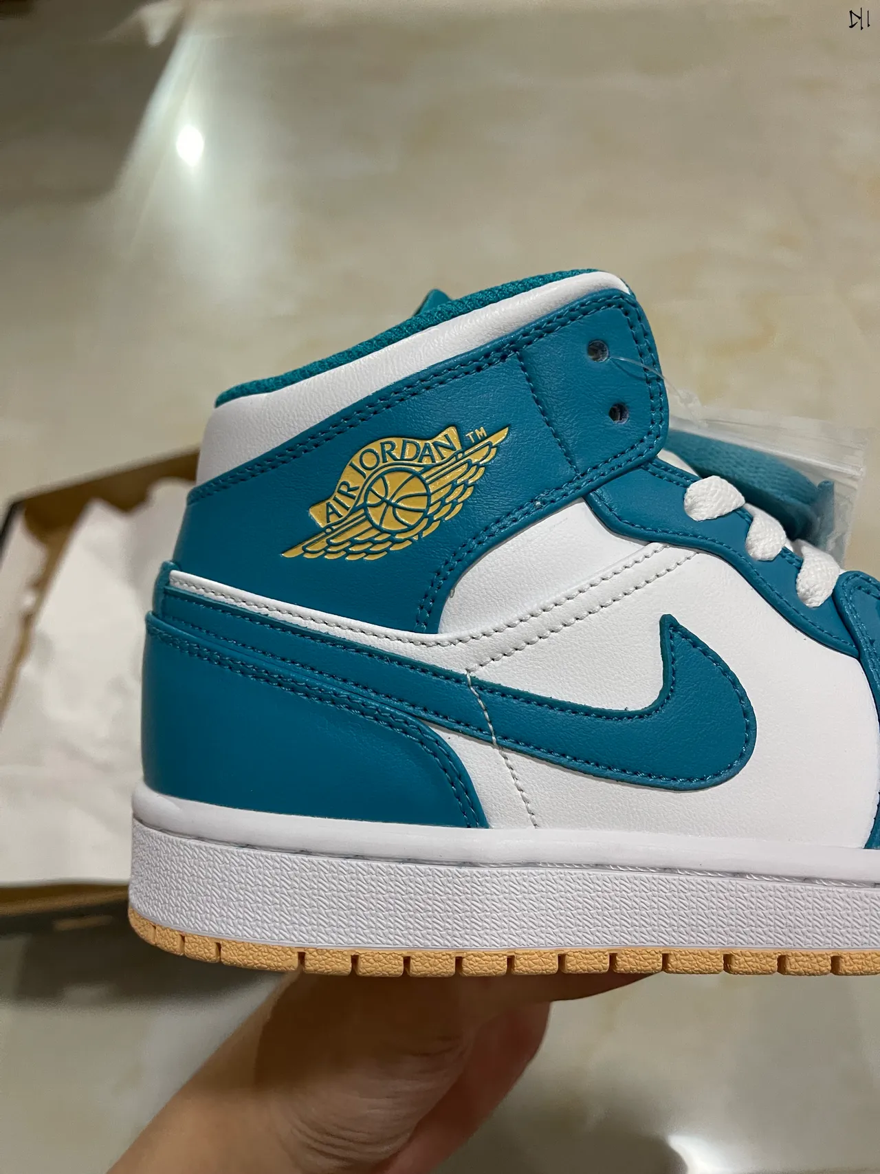 Tênis de basquete Air Jordan 1 Mid verde-azulado e branco 8