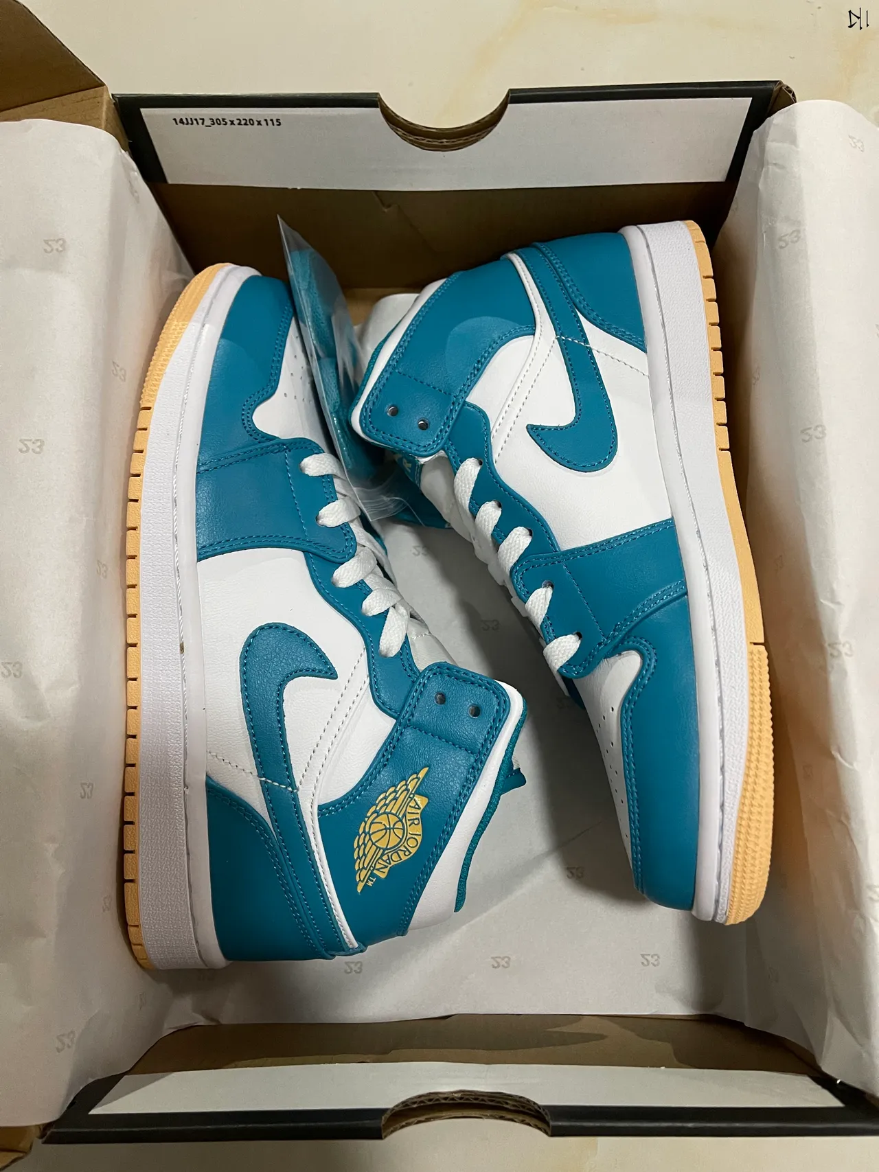 Tênis de basquete Air Jordan 1 Mid verde-azulado e branco 9