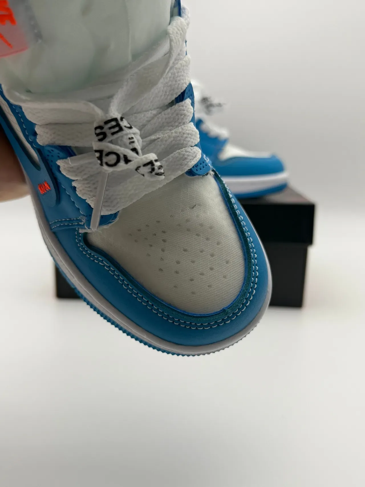 Air Jordan 1 Red White High-Top Perforated Toe Basketball Shoes 18