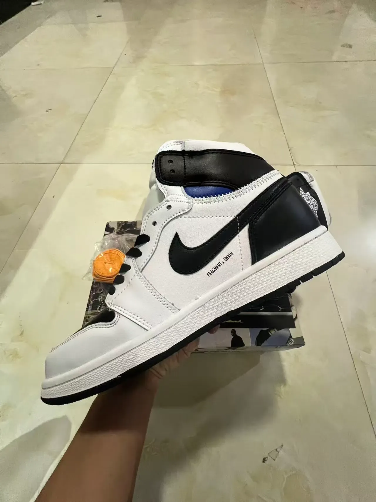 أحذية كرة السلة Air Jordan 1 أبيض أسود عالية الظهر جلدية وصناعية 5