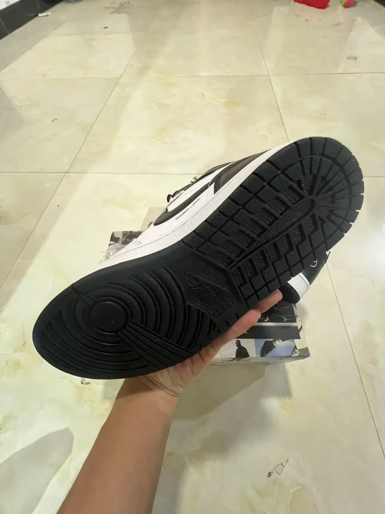 أحذية كرة السلة Air Jordan 1 أبيض أسود عالية الظهر جلدية وصناعية 6