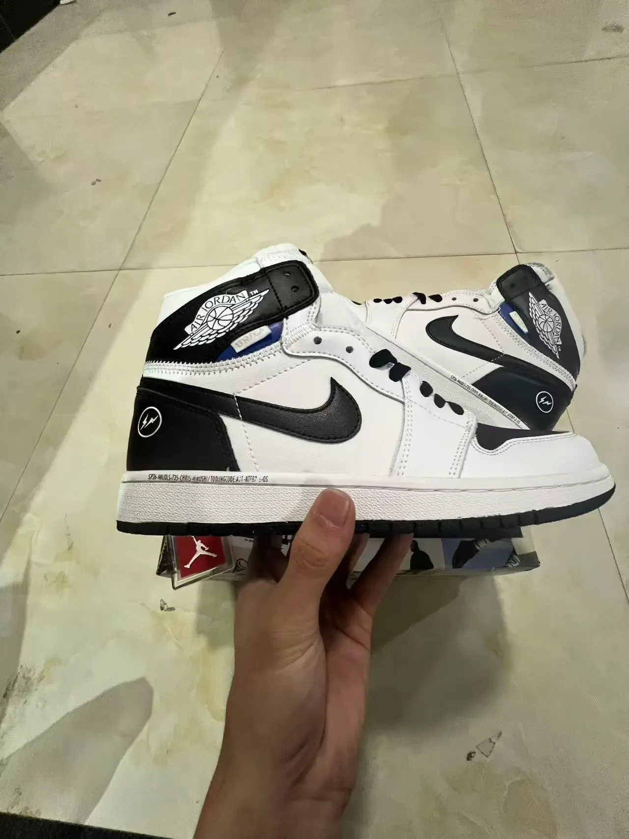 أحذية كرة السلة Air Jordan 1 أبيض أسود عالية الظهر جلدية وصناعية 7