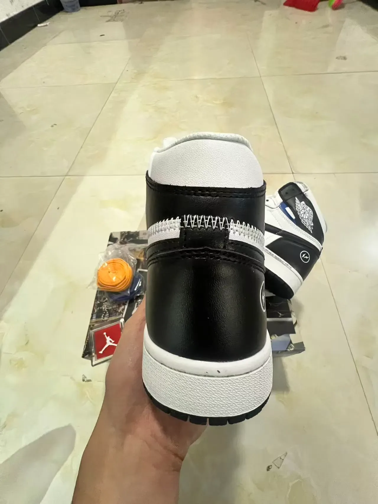 أحذية كرة السلة Air Jordan 1 أبيض أسود عالية الظهر جلدية وصناعية 8