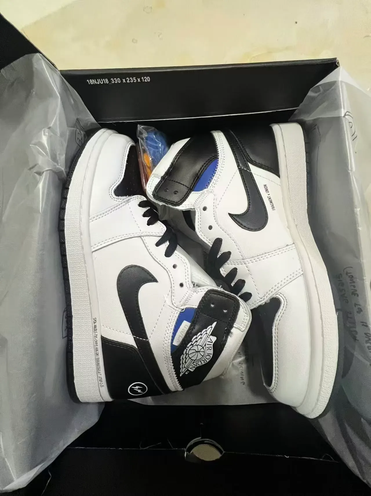أحذية كرة السلة Air Jordan 1 أبيض أسود عالية الظهر جلدية وصناعية 9