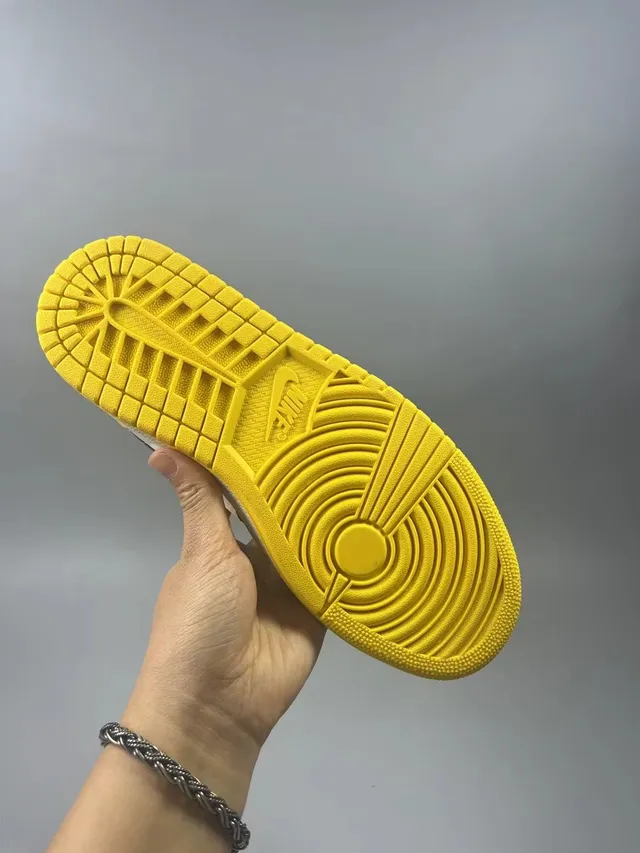 Tênis de basquete Air Jordan 1 amarelo preto branco 3