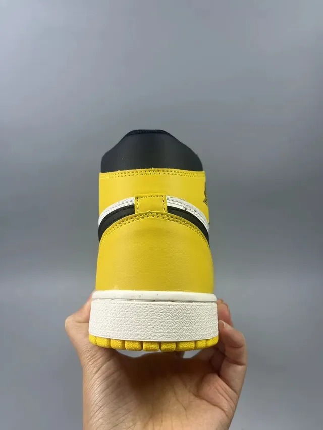 Tênis de basquete Air Jordan 1 amarelo preto branco 4