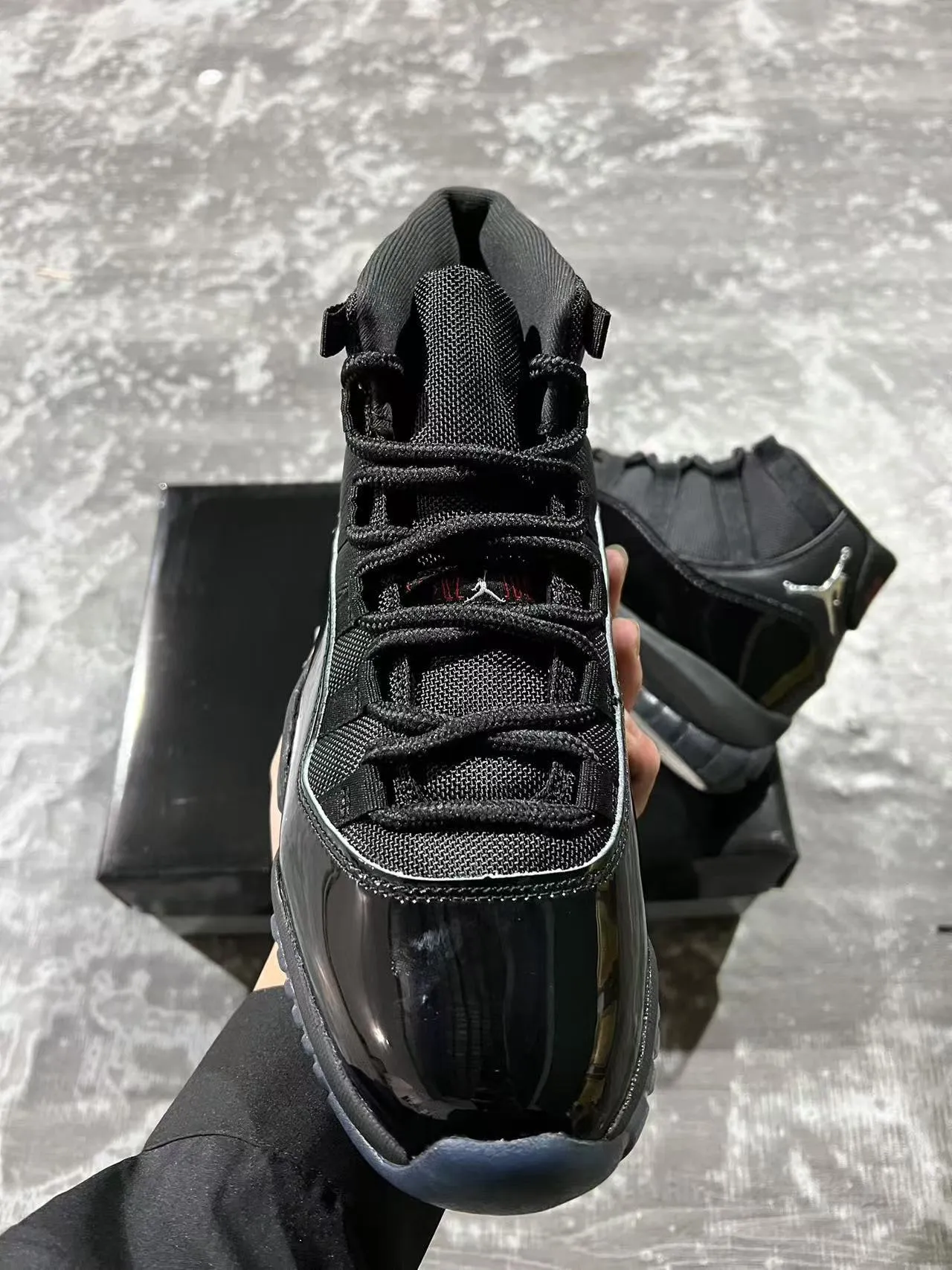 Tênis de basquete Air Jordan 11 em couro envernizado preto 3