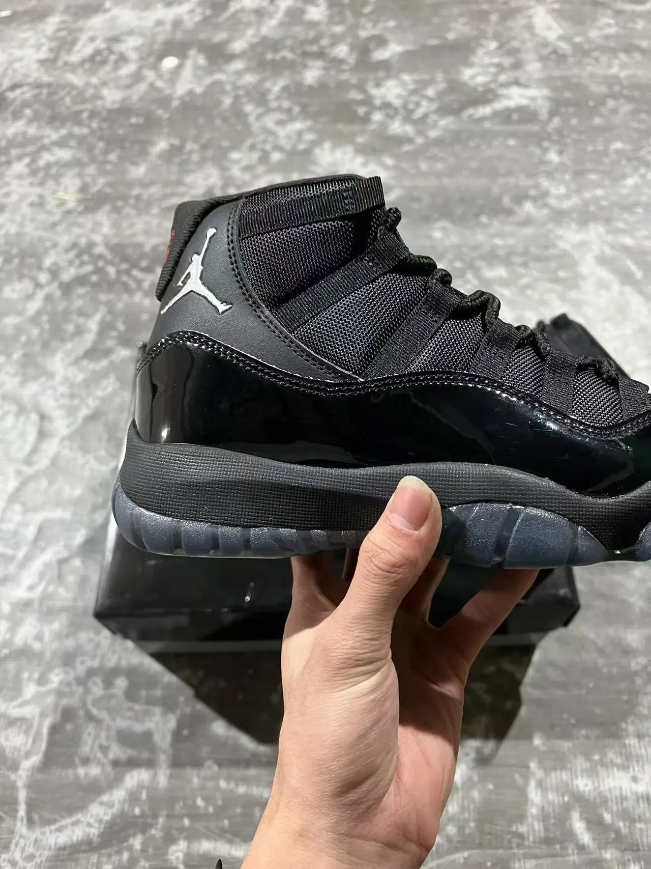 Tênis de basquete Air Jordan 11 em couro envernizado preto 7