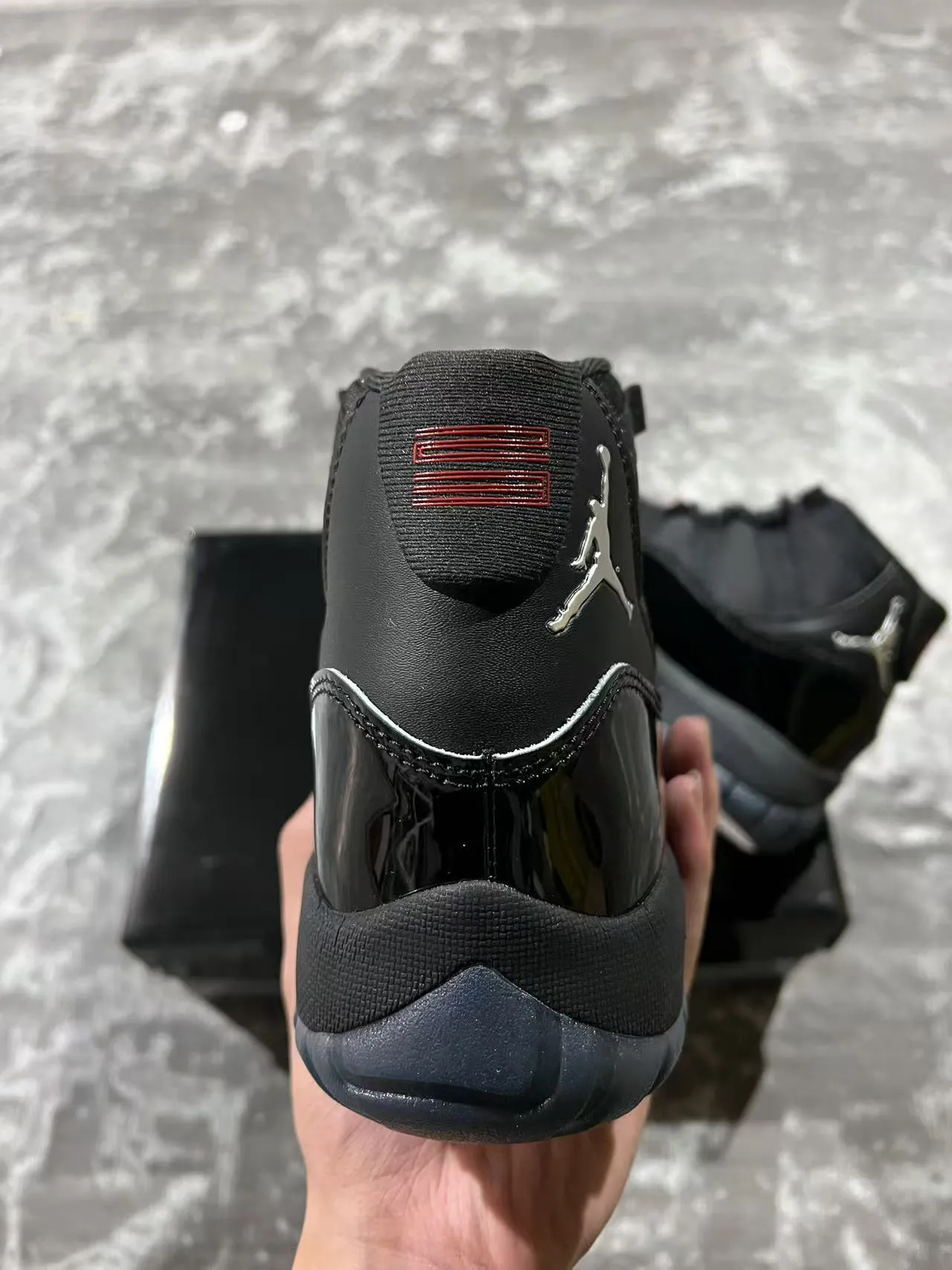 Tênis de basquete Air Jordan 11 em couro envernizado preto 8