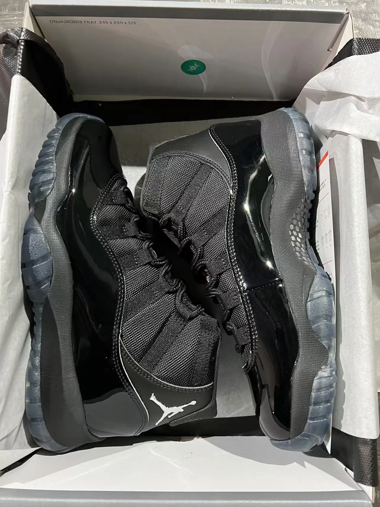 Tênis de basquete Air Jordan 11 em couro envernizado preto 9