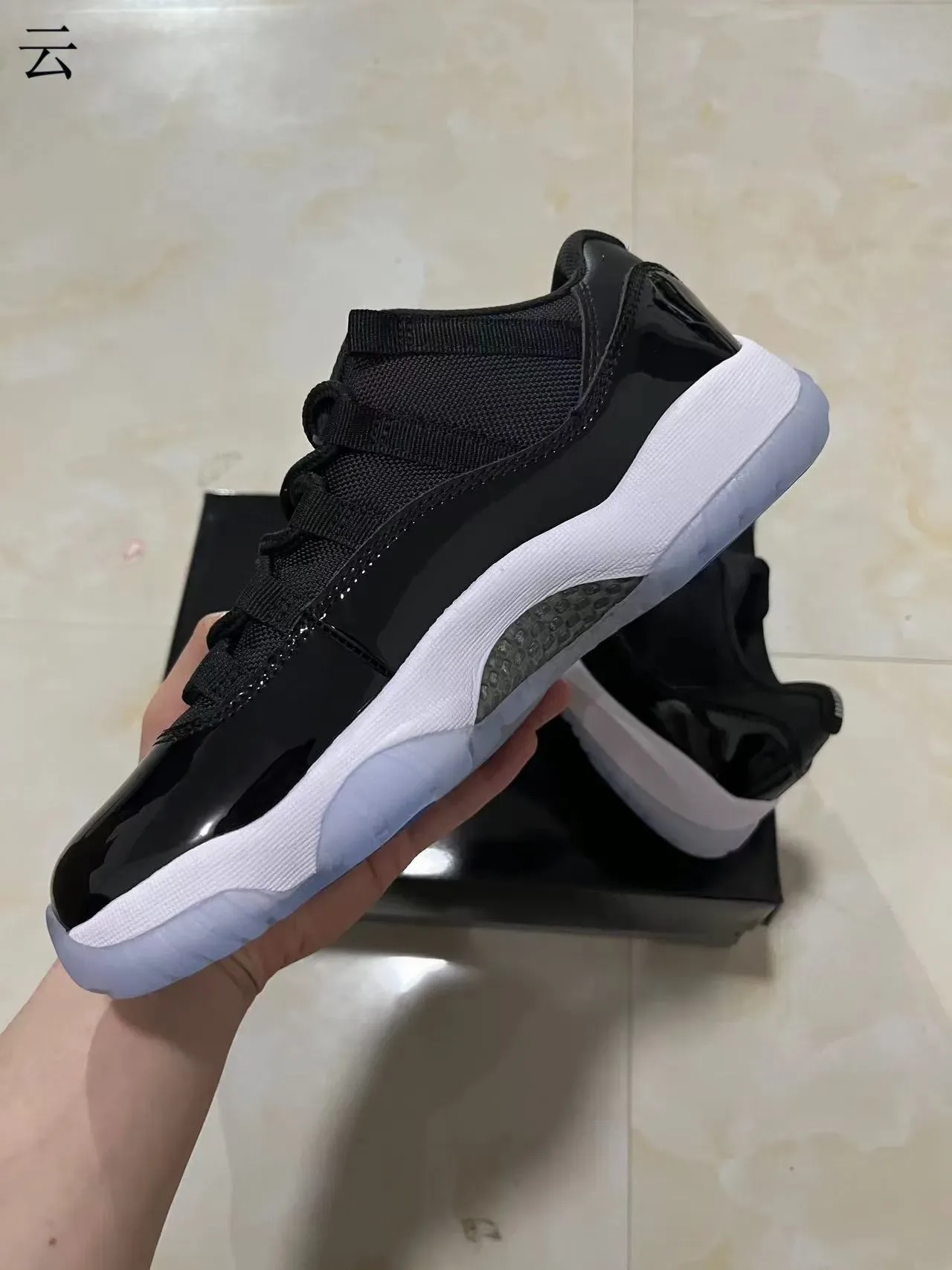 Air Jordan 11 Zapatos de Baloncesto Negro Cuero Patentado 4
