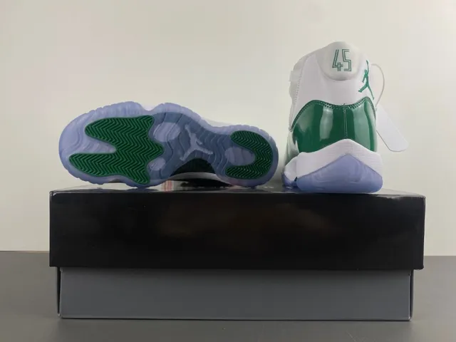 Air Jordan 11 Emerald Green Patent Leather 篮球鞋 15