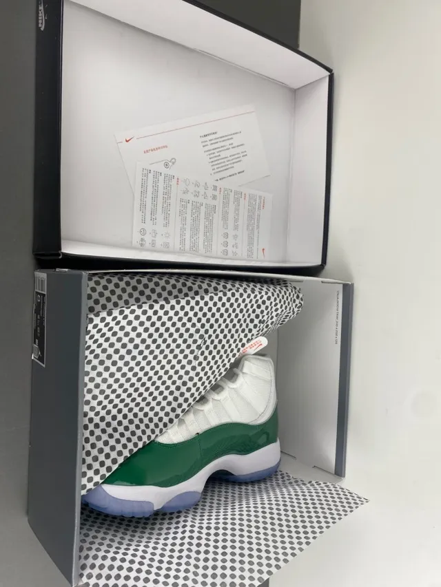 Air Jordan 11 Emerald Green Patent Leather 篮球鞋 16
