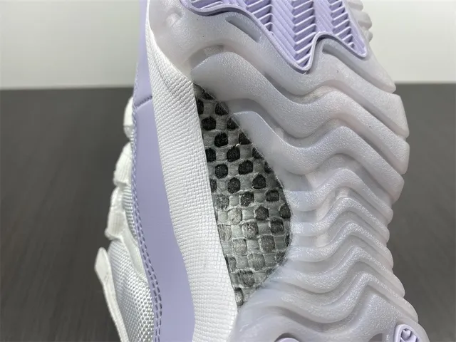 Air Jordan 11 薰衣草漆皮篮球鞋 4