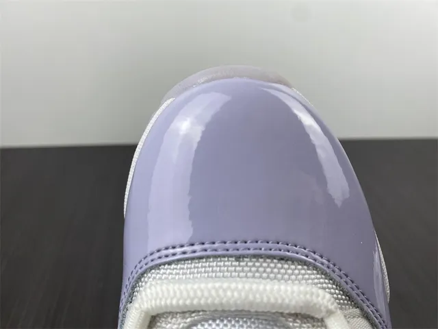 Air Jordan 11 薰衣草漆皮篮球鞋 5