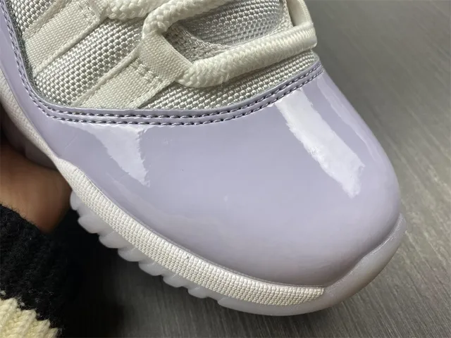 Air Jordan 11 薰衣草漆皮篮球鞋 9