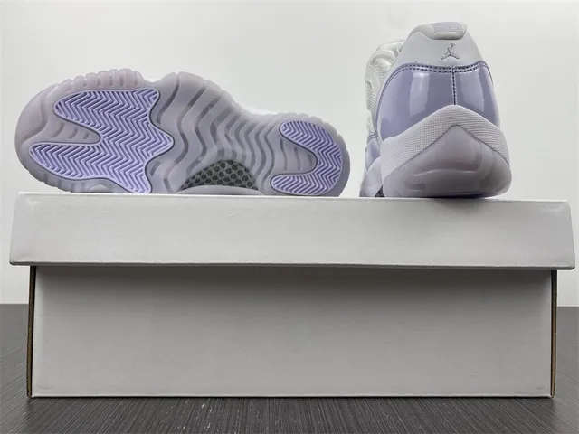 Air Jordan 11 薰衣草漆皮篮球鞋 12