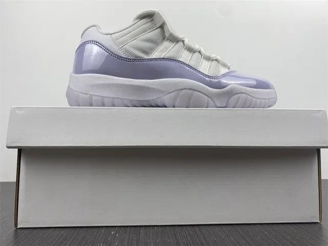 Air Jordan 11 薰衣草漆皮篮球鞋 13