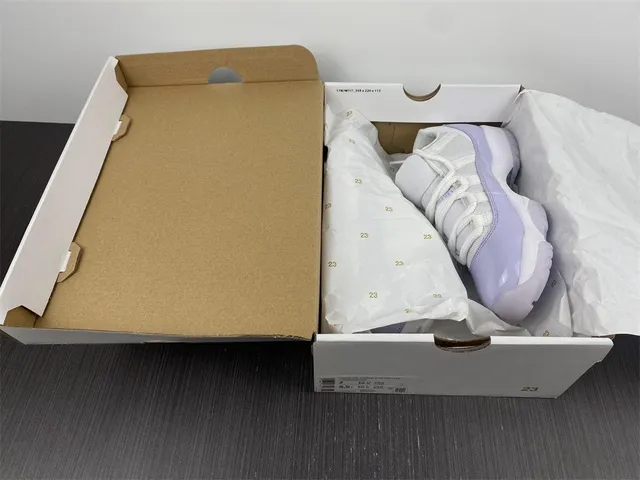 Air Jordan 11 薰衣草漆皮篮球鞋 16
