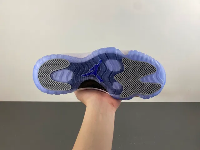 Air Jordan 11 金属银紫 篮球鞋 9