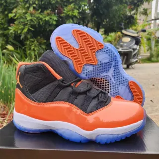 Air Jordan 11 Tênis de Basquete de Couro Patentado Laranja Preto