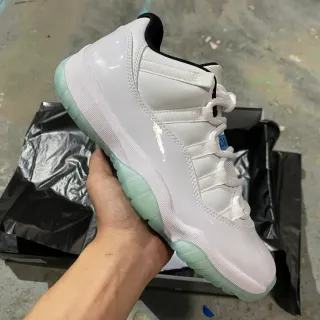 Air Jordan 11 白色薄荷绿篮球鞋
