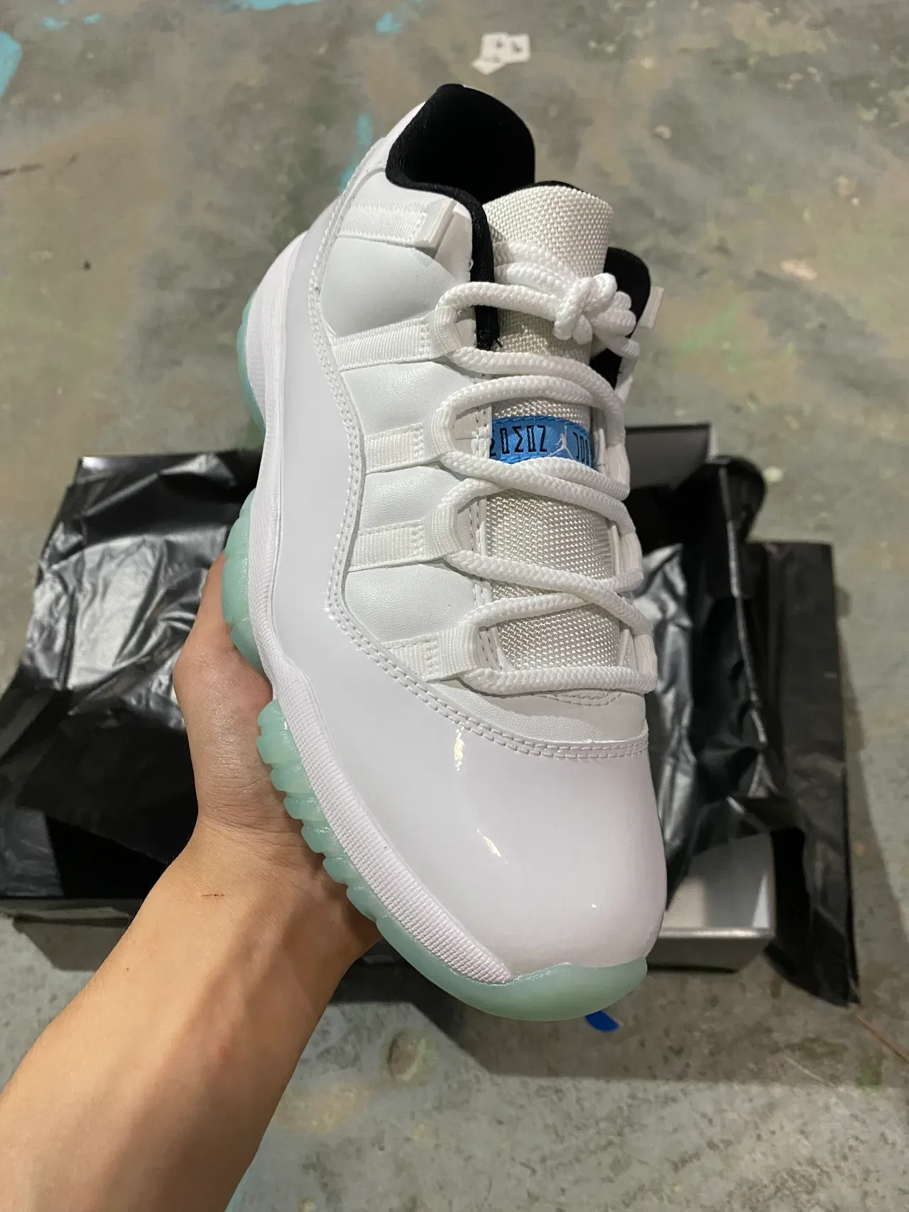 Air Jordan 11 White Mint Green Basketball Shoes 2