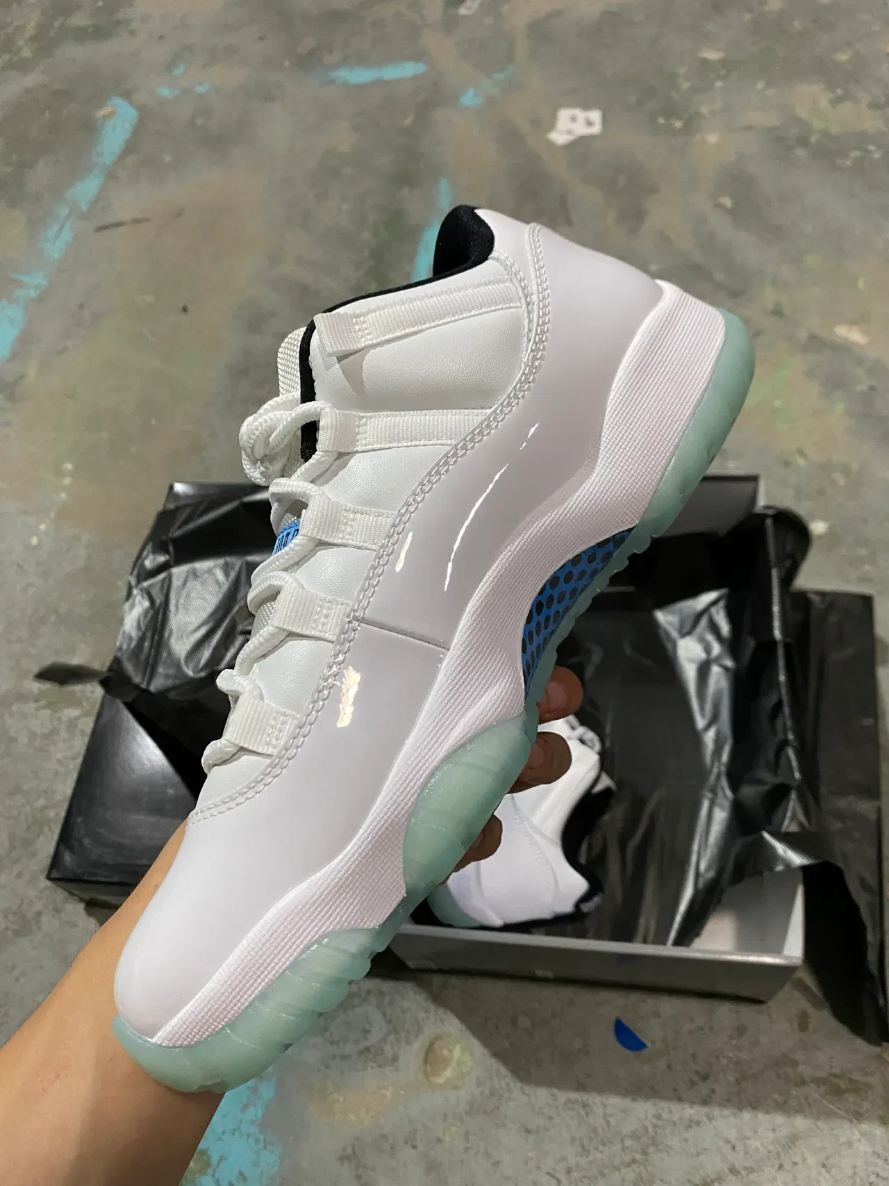 Air Jordan 11 White Mint Green Basketball Shoes 4