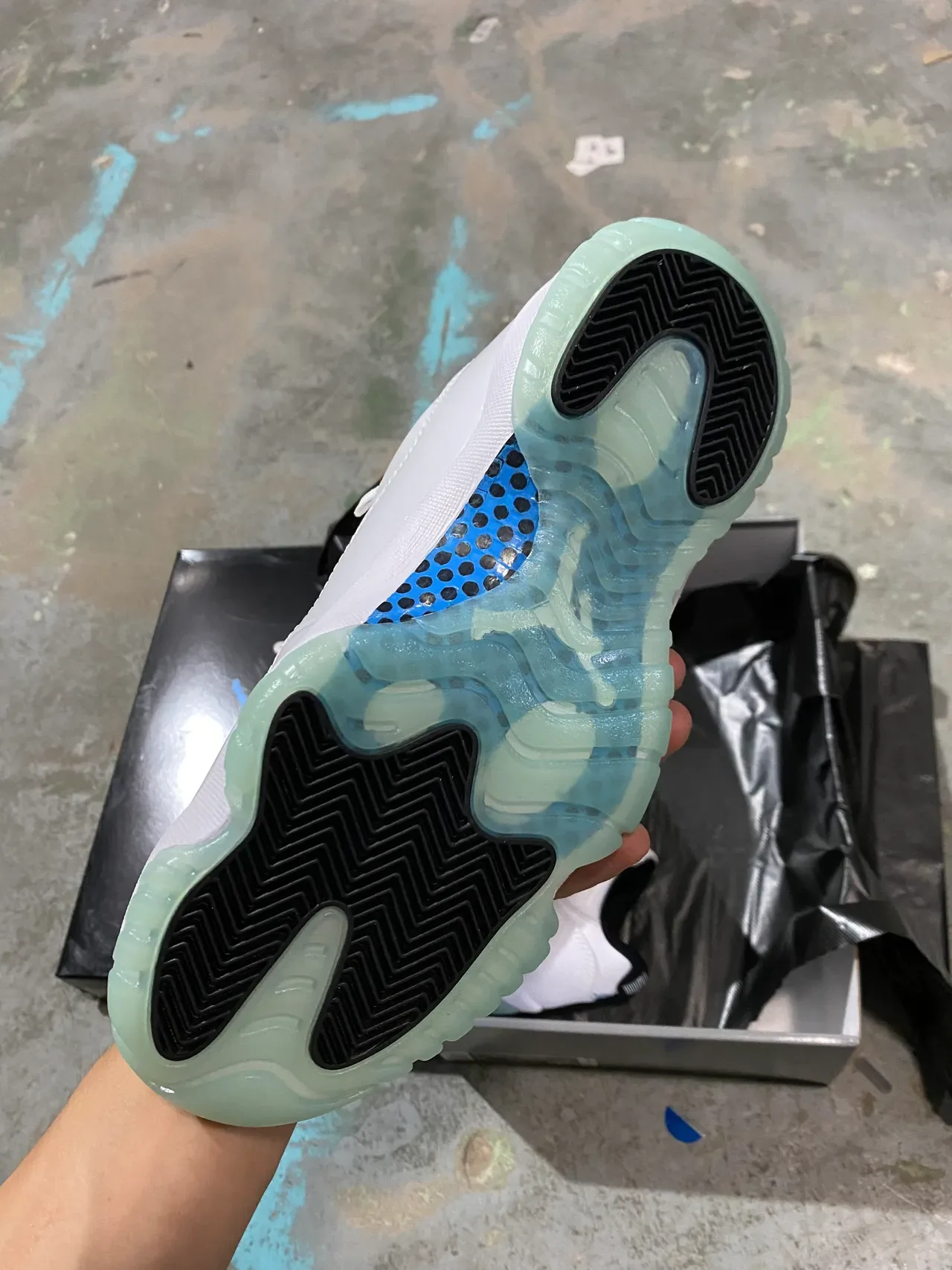 Air Jordan 11 White Mint Green Basketball Shoes 5