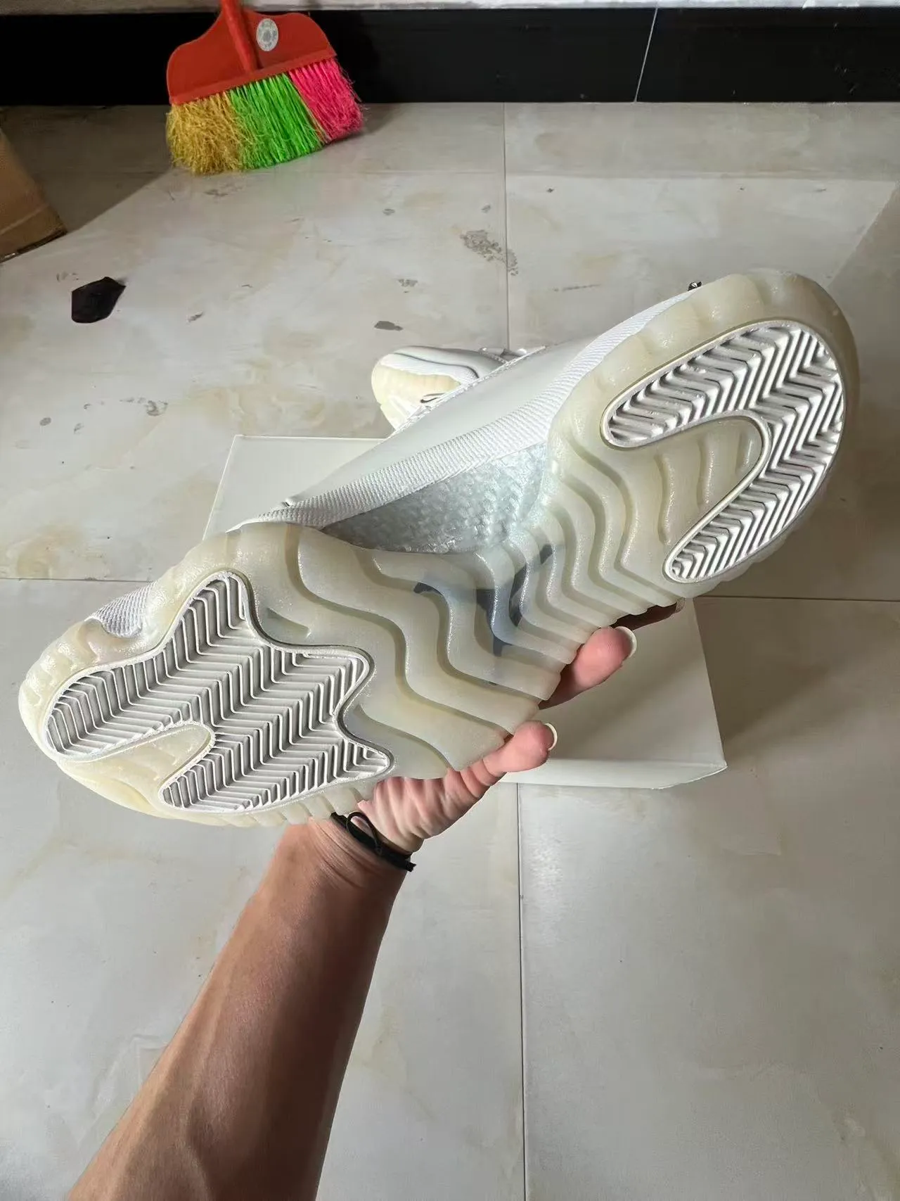 Chaussures de basketball Air Jordan 11 en cuir verni blanc 6
