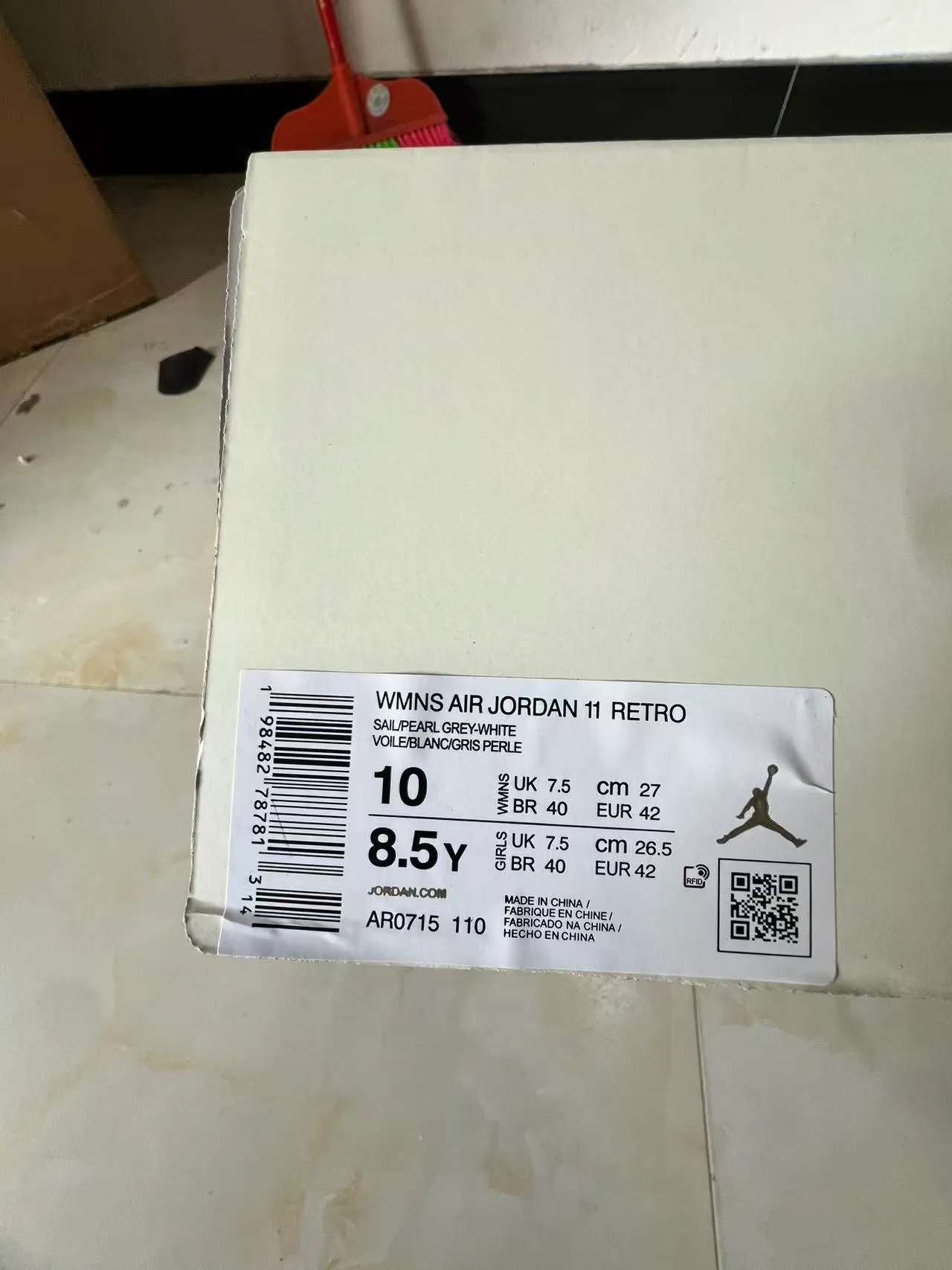 Chaussures de basketball Air Jordan 11 en cuir verni blanc 10