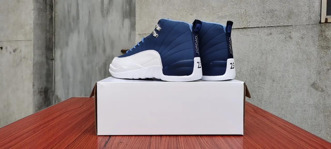 Air Jordan 12 Navy and White Chaussures de Basketball 2