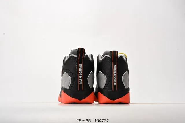Chaussures de basketball Air Jordan 12 Retro noir blanc rose 10