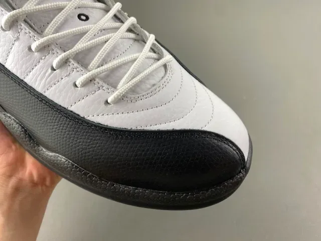 Air Jordan 12 Branco Preto Dourado Tênis de Basquete 2