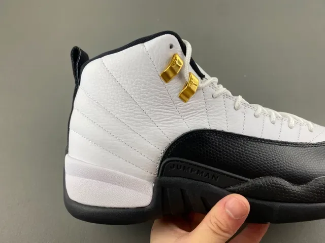 Air Jordan 12 Branco Preto Dourado Tênis de Basquete 3