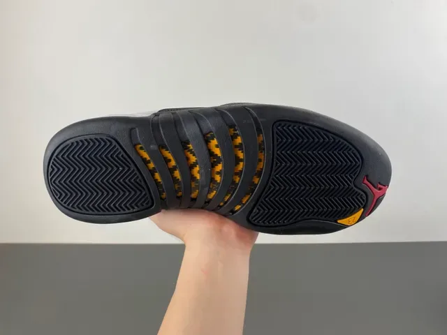 Air Jordan 12 Branco Preto Dourado Tênis de Basquete 9
