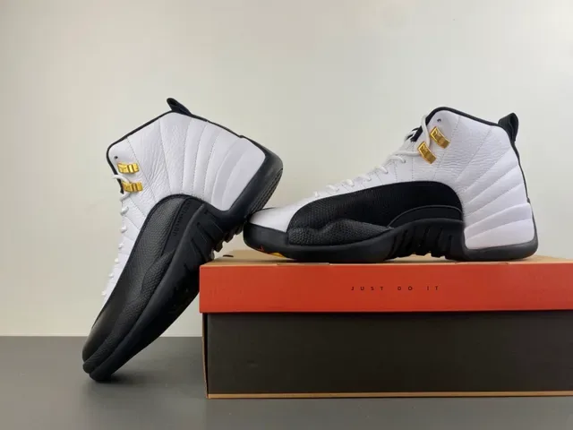 Air Jordan 12 Branco Preto Dourado Tênis de Basquete 15