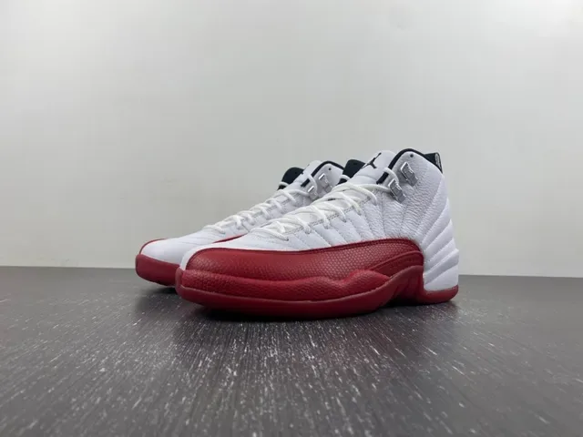 Air Jordan 12 Chaussures de Basket Blanc Rouge Noir 2