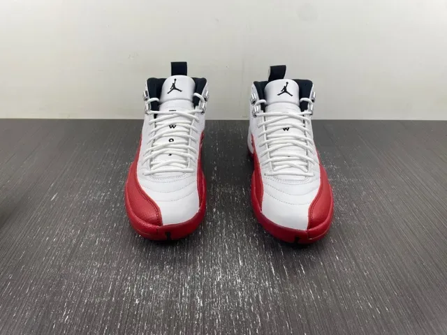 Air Jordan 12 Chaussures de Basket Blanc Rouge Noir 3