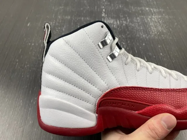 Air Jordan 12 Chaussures de Basket Blanc Rouge Noir 5