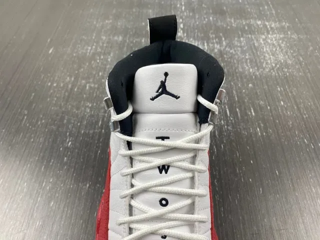 Air Jordan 12 Chaussures de Basket Blanc Rouge Noir 9