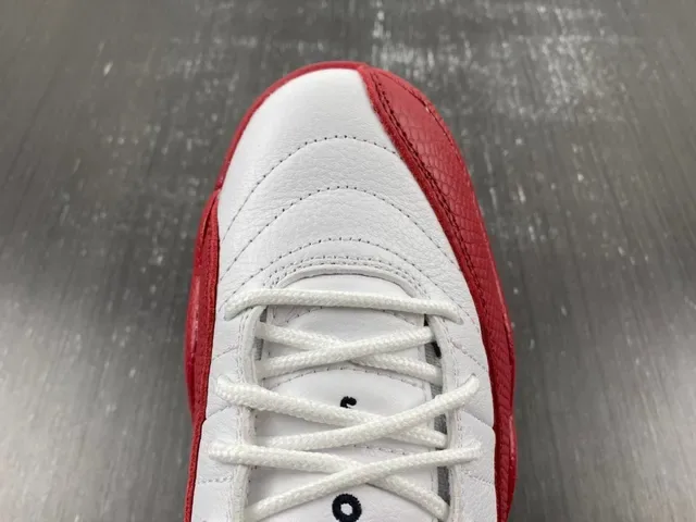 Air Jordan 12 Chaussures de Basket Blanc Rouge Noir 10
