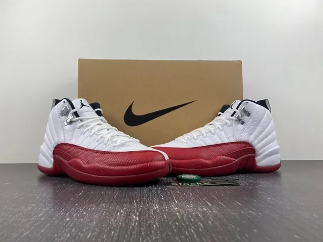 Air Jordan 12 Chaussures de Basket Blanc Rouge Noir 13