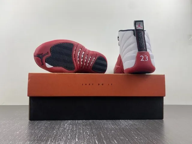 Air Jordan 12 Chaussures de Basket Blanc Rouge Noir 15