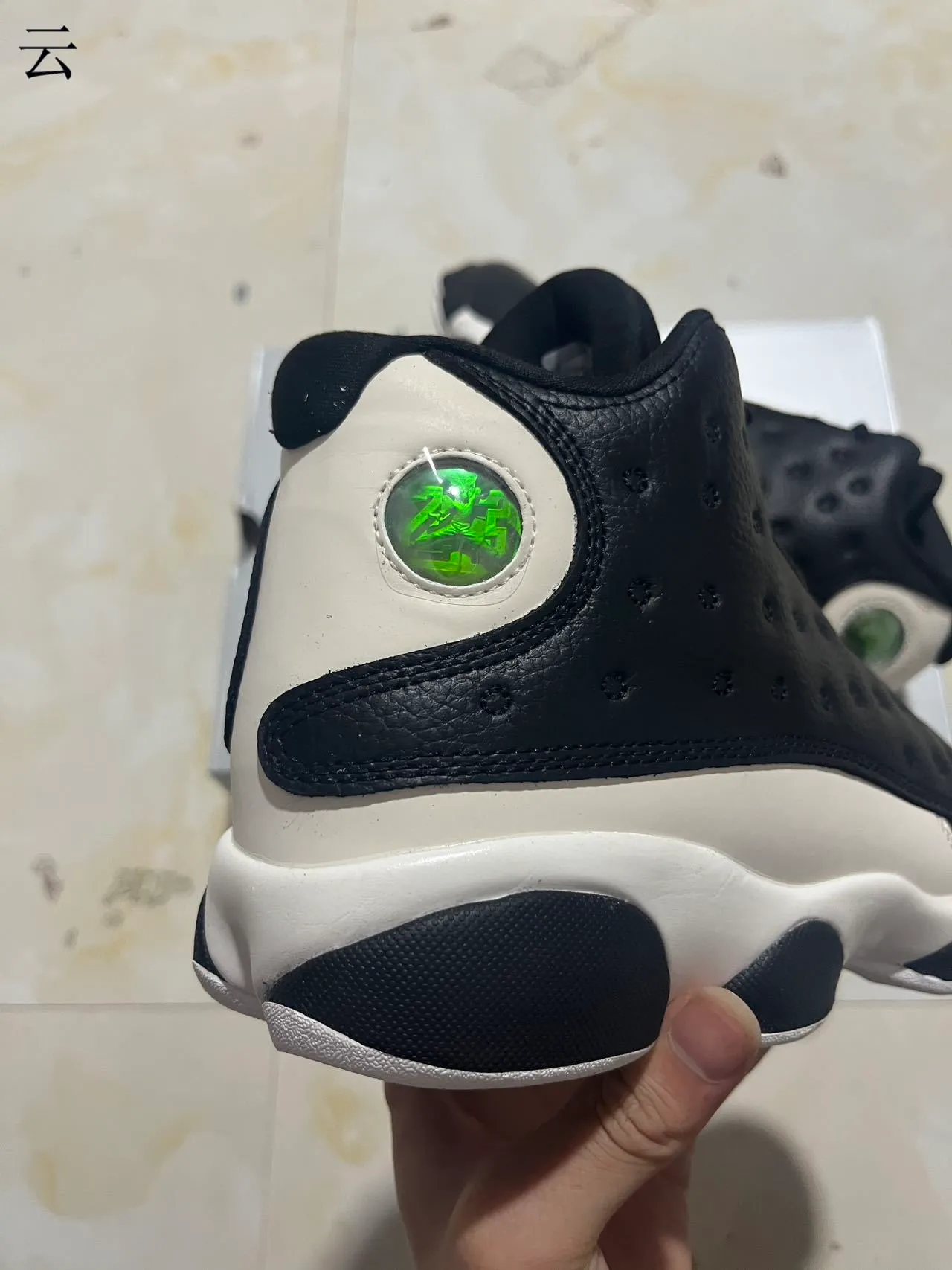 Tênis de basquete Air Jordan 13 preto e branco 4