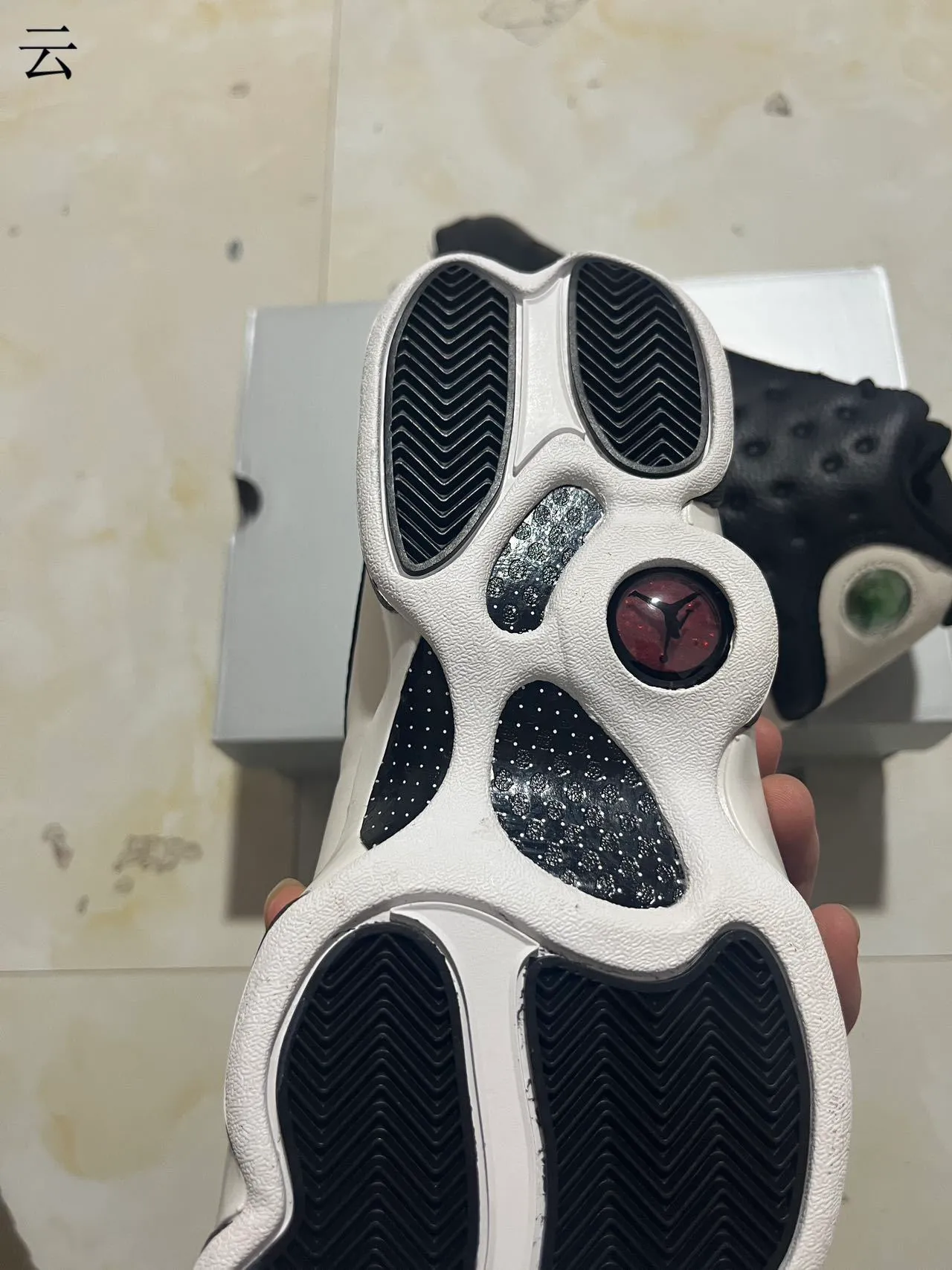 Tênis de basquete Air Jordan 13 preto e branco 5