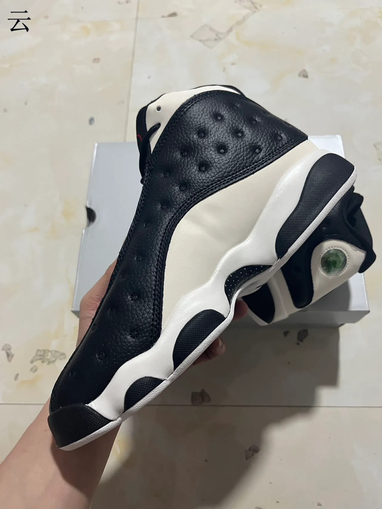 Tênis de basquete Air Jordan 13 preto e branco 7